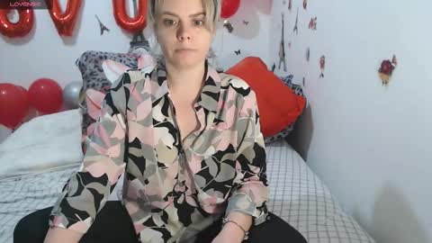 Stephanie   online show from February 27, 11:32 am