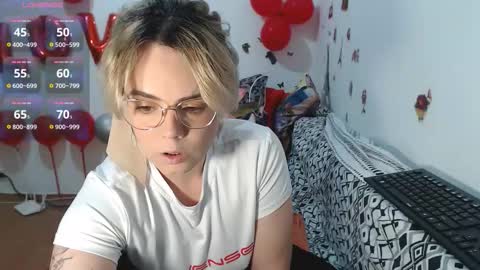 Stephanie   online show from March 20, 9:36 am