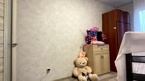 Snapshot of stephaniflicek chatting on May 7, 3:17 pm Stephani online show from May 7, 3:17 pm