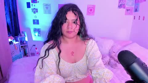 Stephanie  online show from December 22, 7:33 am