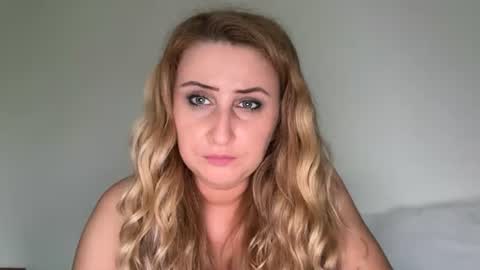Snapshot of stephany333 chatting on June 22, 3:31 pm Stephany online show from June 22, 3:31 pm
