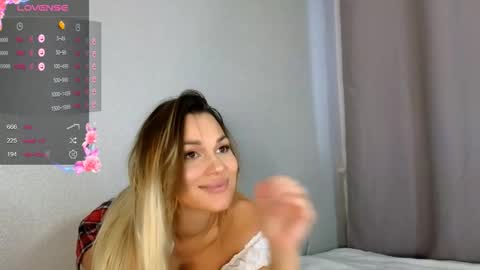 Snapshot of stephany_luxe chatting on December 3, 2:52 am Stephany online show from December 3, 2:52 am