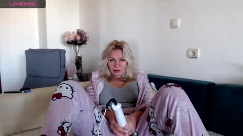stefany online show from January 19, 1:04 pm