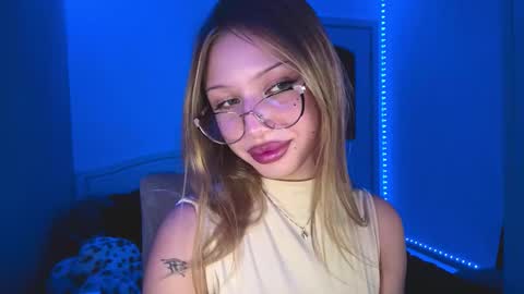 Snapshot of stepheniesemans chatting on February 23, 2:58 pm Stef online show from February 23, 2:58 pm