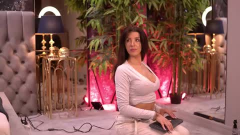 Steph online show from April 7, 7:09 am