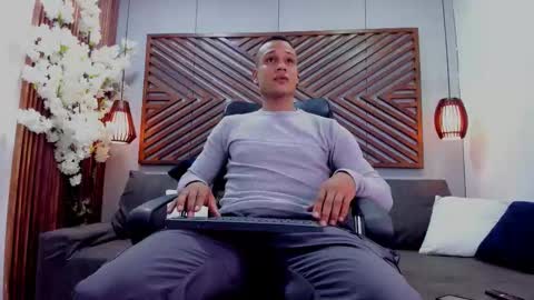 Snapshot of sterling_magnus chatting on February 4, 8:03 pm online show from February 4, 8:03 pm