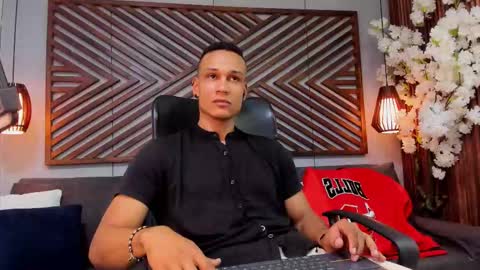 Snapshot of sterling_magnus chatting on February 5, 11:09 pm online show from February 5, 11:09 pm