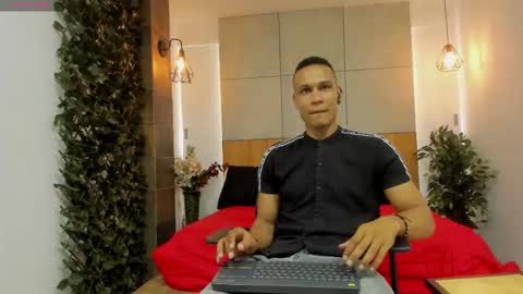 Snapshot of sterling_magnus chatting on February 6, 8:01 pm online show from February 6, 8:01 pm