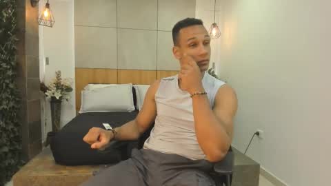 Snapshot of sterling_magnus chatting on February 17, 9:10 pm online show from February 17, 9:10 pm