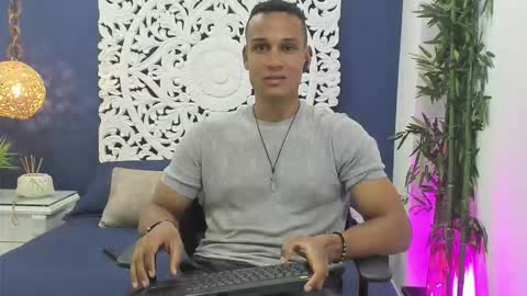 Snapshot of sterling_magnus chatting on February 23, 9:34 pm online show from February 23, 9:34 pm