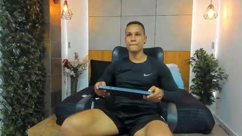 Snapshot of sterling_magnus chatting on February 26, 7:35 pm online show from February 26, 7:35 pm