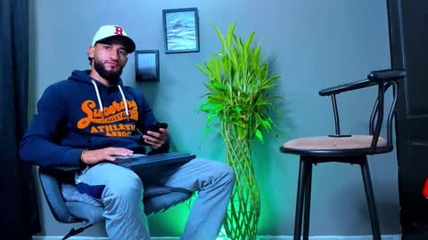 Snapshot of stev_velez chatting on October 6, 12:02 pm Steve online show from October 6, 12:02 pm