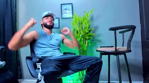 Snapshot of stev_velez chatting on October 25, 2:24 pm Steve online show from October 25, 2:24 pm