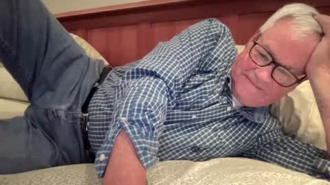 Snapshot of steve988279 chatting on December 15, 10:03 pm Steve online show from December 15, 10:03 pm