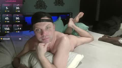 Snapshot of steveandhisdick chatting on February 14, 4:15 am Im Yours online show from February 14, 4:15 am