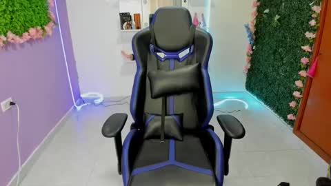 steven_emily online show from February 5, 8:57 pm