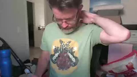 Snapshot of stevethetigerr chatting on December 12, 5:31 am SteveTheTigerr online show from December 12, 5:31 am