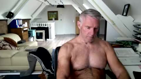 Snapshot of stevetwo chatting on May 4, 11:39 am stevetwo online show from May 4, 11:39 am