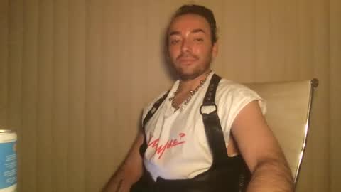 Snapshot of stevey_94 chatting on October 28, 5:55 am gay tease online show from October 28, 5:55 am