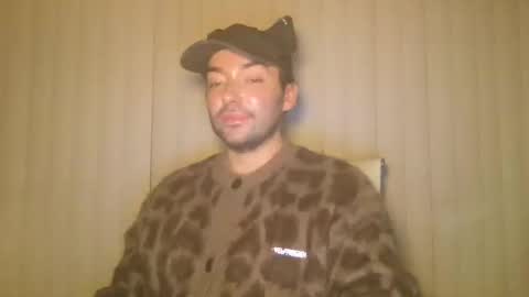 Snapshot of stevey_94 chatting on October 31, 11:17 pm gay tease online show from October 31, 11:17 pm