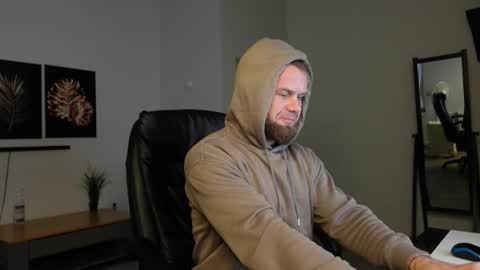 Snapshot of stewart_benzo chatting on December 20, 8:43 am Stewart Barnz online show from December 20, 8:43 am