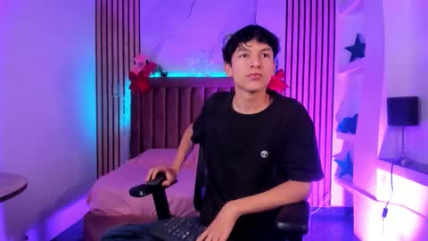 Snapshot of sthepanodimonaco chatting on December 15, 7:51 pm Sthepano online show from December 15, 7:51 pm