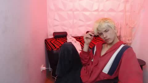 Snapshot of stich_23 chatting on July 7, 7:23 am Stich online show from July 7, 7:23 am