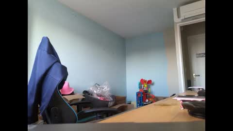 Snapshot of stickolive1 chatting on December 17, 3:18 pm stickolive1 online show from December 17, 3:18 pm