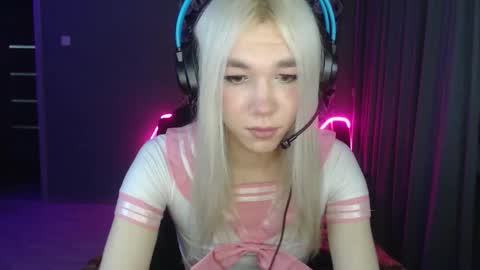 Snapshot of stiff_boys chatting on October 28, 3:58 pm Steve online show from October 28, 3:58 pm