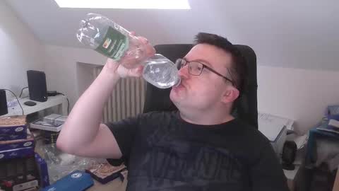 Oliver online show from April 8, 12:49 pm