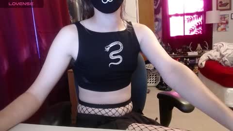 Snapshot of sting_ray111 chatting on September 28, 9:42 pm sting_ray111 online show from September 28, 9:42 pm