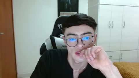 Snapshot of stiv_grant chatting on January 25, 9:25 pm stiv_grant online show from January 25, 9:25 pm