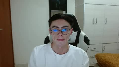 Snapshot of stiv_grant chatting on January 26, 6:49 am stiv_grant online show from January 26, 6:49 am