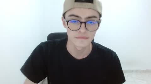 stiv_grant online show from April 7, 1:17 am