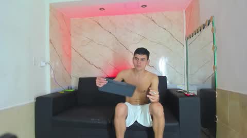 friends online show from November 11, 4:12 am