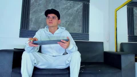 friends online show from February 19, 4:52 am