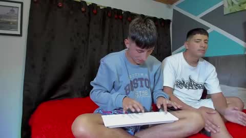 Snapshot of stivenred chatting on December 5, 6:11 am Stiven online show from December 5, 6:11 am