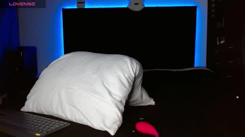 stiven tellez  online show from March 12, 11:53 am