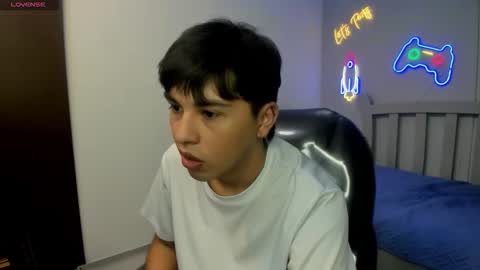 Stiwen online show from November 25, 3:34 pm