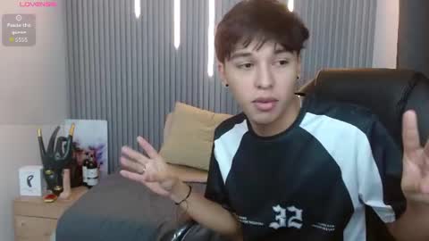 Snapshot of stiwentwink chatting on July 4, 1:06 pm Stiwen online show from July 4, 1:06 pm