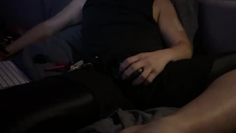 Stocky Asian Boy online show from August 6, 8:27 am