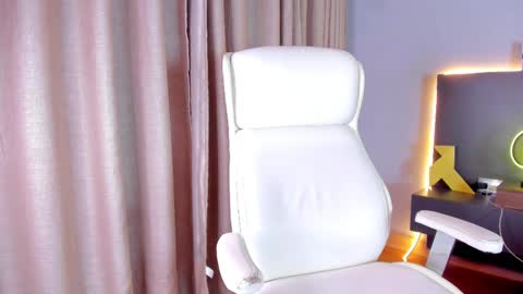 Snapshot of stone_lee_ chatting on February 17, 11:02 am Stone Lee online show from February 17, 11:02 am