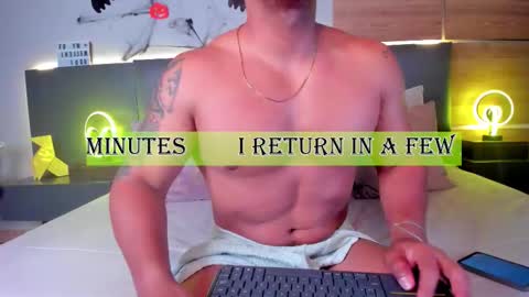 Snapshot of stone_lee_ chatting on October 28, 9:57 am Stone Lee online show from October 28, 9:57 am