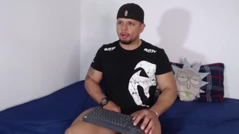 Snapshot of stone_lee_ chatting on November 8, 7:19 am Stone Lee online show from November 8, 7:19 am