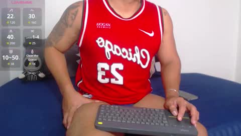 Snapshot of stone_lee_ chatting on November 20, 8:14 am Stone Lee online show from November 20, 8:14 am