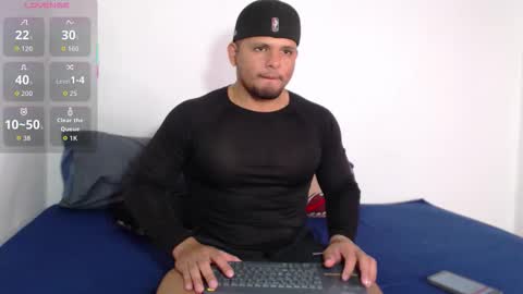 Snapshot of stone_lee_ chatting on December 2, 6:30 am Stone Lee online show from December 2, 6:30 am