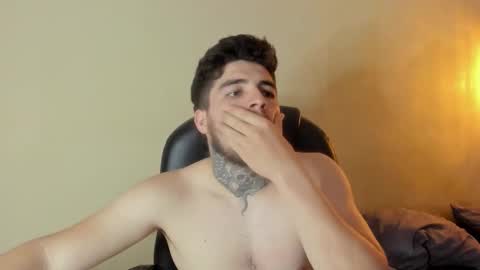 Snapshot of stoneepaul chatting on November 5, 3:39 am --free-- online show from November 5, 3:39 am