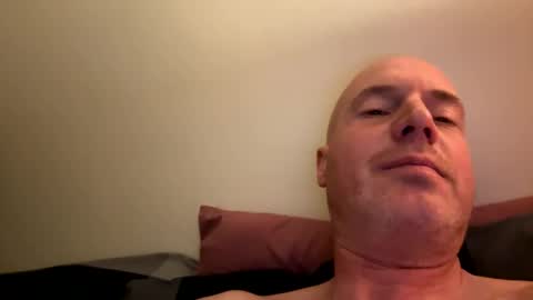 Stoodley22 online show from April 6, 8:43 pm