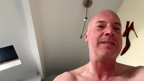 Stoodley22 online show from April 11, 9:02 am