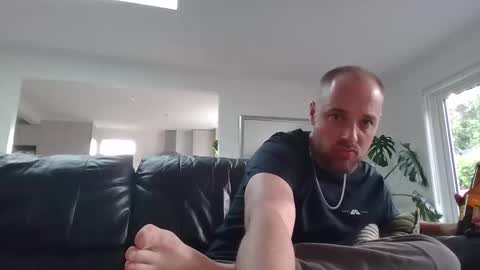 Snapshot of str8feet33 chatting on December 2, 6:19 am str8feet33 online show from December 2, 6:19 am